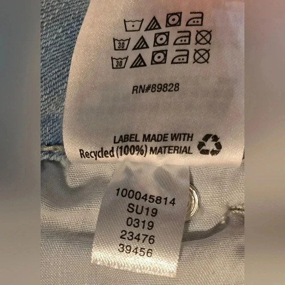 Style & Co., Size 10, Light Wash High Cuffed Capris - Picture 13 of 14